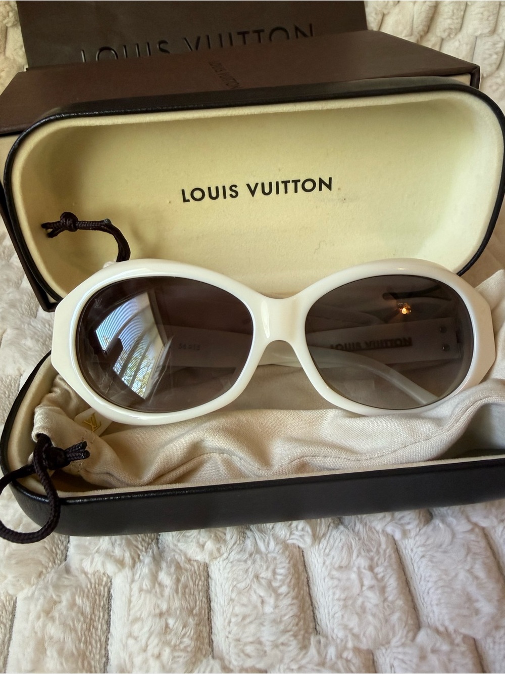 🔥 LOUIS VUITTON White Acetate Frame Soupcon GM Sunglasses-Z0393W🔥